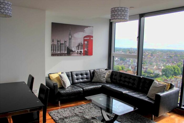 2 Bedroom Flat To Rent In Highbanks, Southchurch Avenue, Southend On Sea, SS1