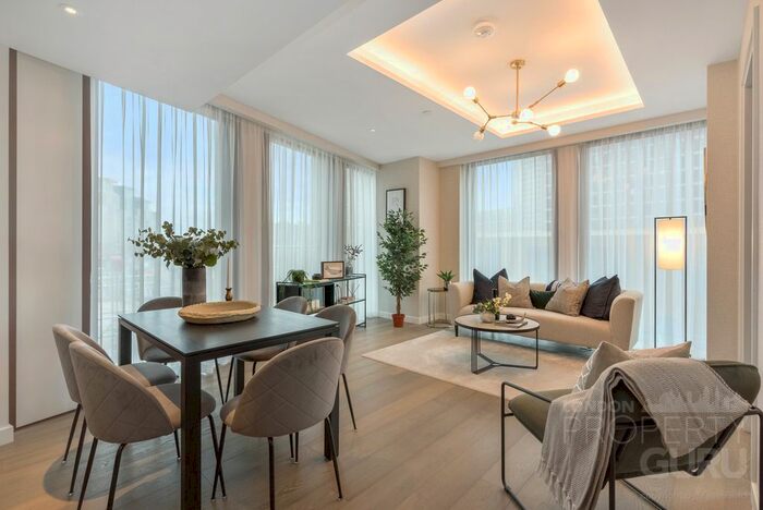 3 Bedroom Flat To Rent In Carnation Way, London, SW8