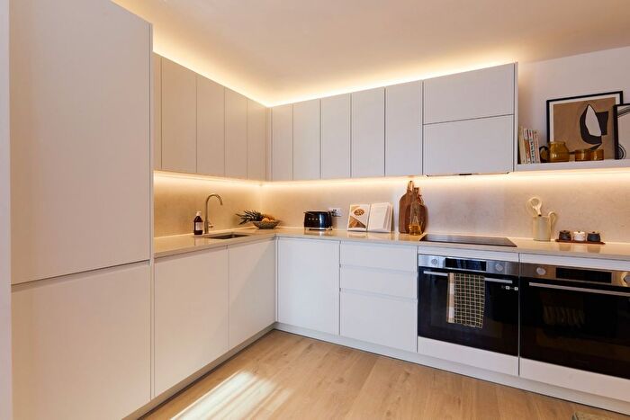 3 Bedroom Flat To Rent In New Drum Street, Liverpool Street, E1