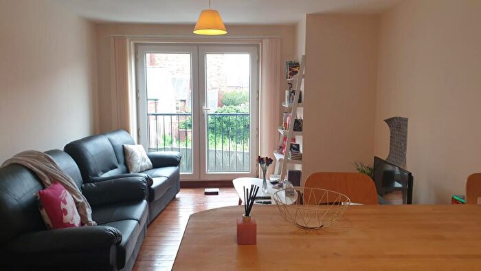 2 Bedroom Terraced House To Rent In Avondale St // Bed Student Flat // Aug, LN2