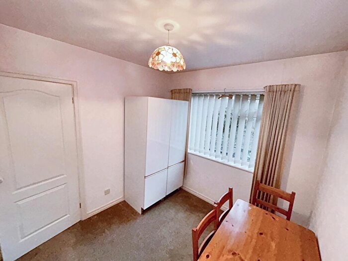 2 Bedroom Flat For Sale In Earlswood Park, Gateshead, Tyne And Wear, NE9