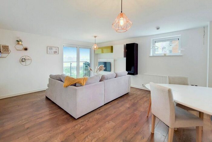 2 Bedroom Flat To Rent In Sark Tower, Woolwich, London, SE28