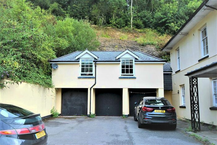 2 Bedroom Flat To Rent In Bedroom Coach House, Rowe Close, Bideford, EX39