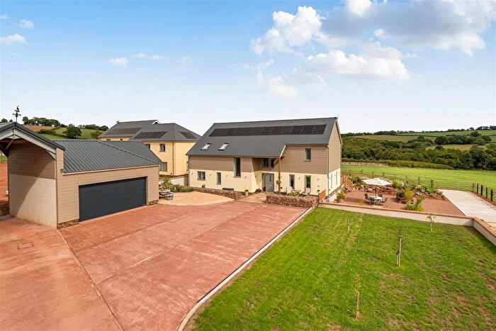 4 Bedroom Detached House For Sale In Bow, Crediton, EX17