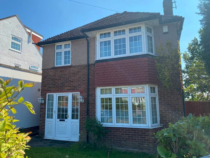 3 Bedroom Detached House To Rent In Summit Way, Southgate, London, N14