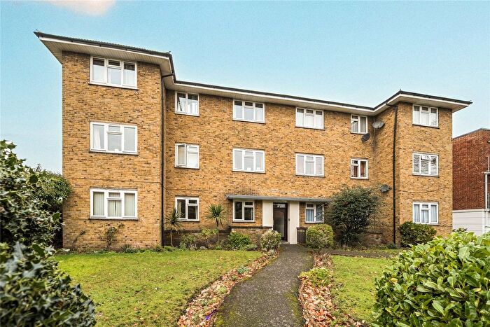 3 Bedroom Flat For Sale In Oaklands Road, Bromley, BR1
