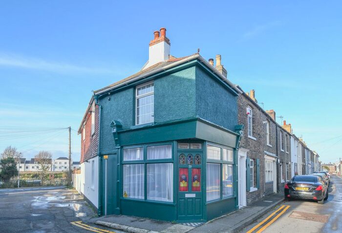 4 Bedroom End Of Terrace House To Rent In York Road, Walmer, CT14