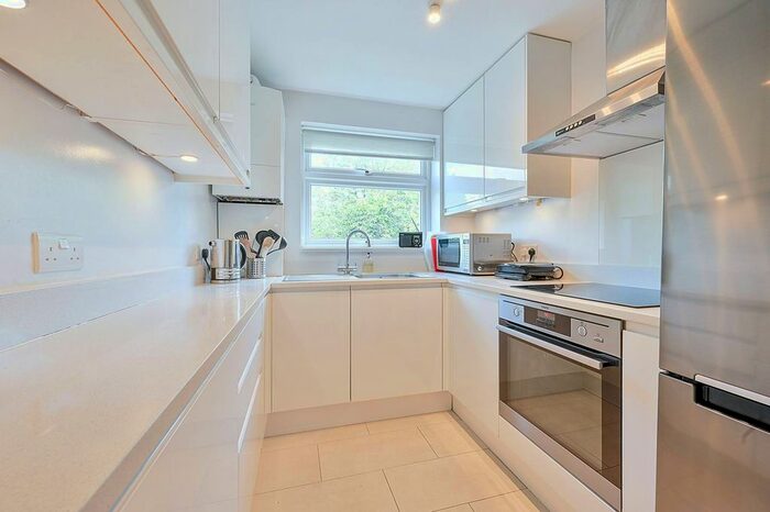 2 Bedroom Flat To Rent In Park Road, Chiswick, London, W4