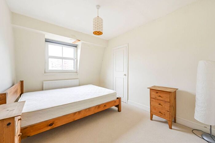3 Bedroom Flat To Rent In Wickes House, Poplar, London, E14