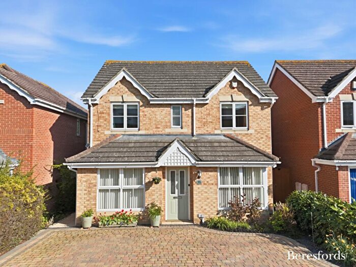 4 Bedroom Detached House For Sale In Bancroft Chase, Hornchurch, RM12