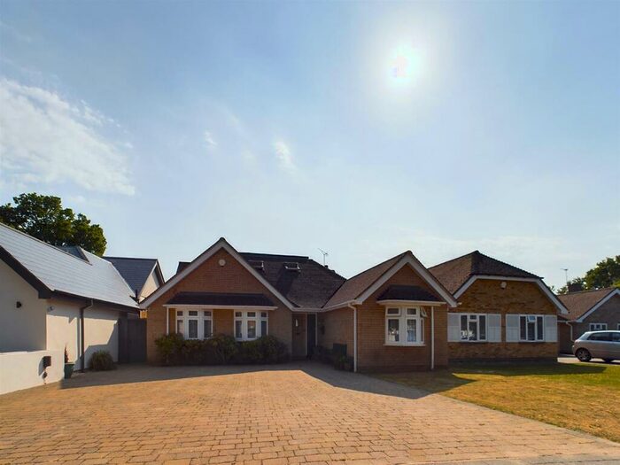 6 Bedroom Detached Bungalow To Rent In Howletts Lane, Ruislip, HA4
