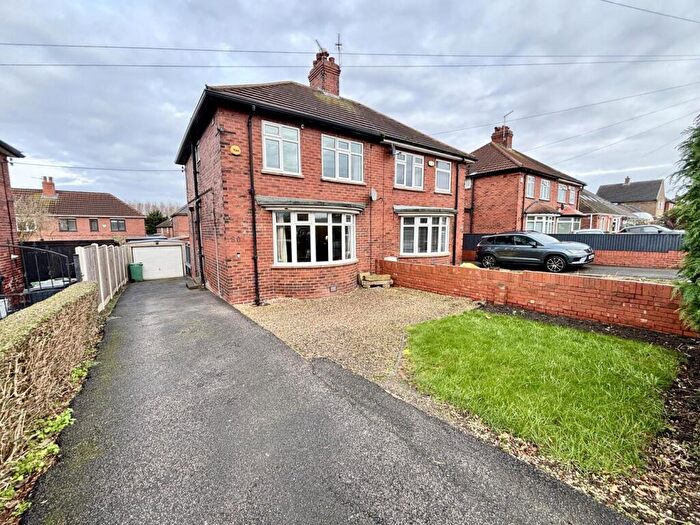 3 Bedroom Semi Detached House For Sale In Barleyhill Road, Garforth, Leeds, LS25