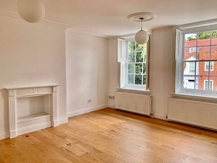 3 Bedroom Flat To Rent In Frognal, Hampstead, NW3