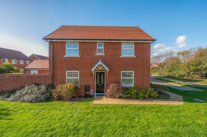 3 Bedroom Detached House For Sale In Hornbeam Walk, Bracklesham Bay, PO20