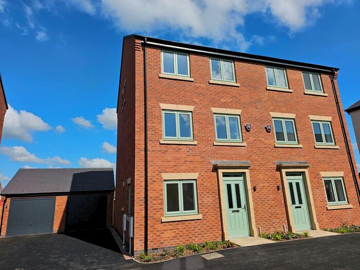 3 Bedroom Semi-Detached House To Rent In The Avenue, Corby, NN17