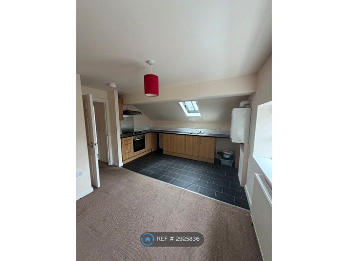 1 Bedroom Flat To Rent In Old Cawsey, Sowerby Bridge, HX6