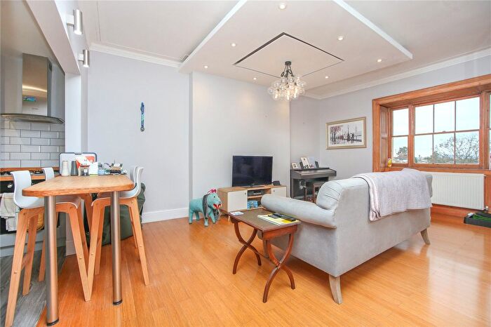 2 Bedroom Flat To Rent In Lansdown Terrace, Cheltenham, Gloucestershire, GL50