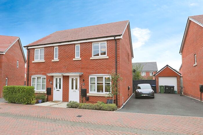 2 Bedroom Semi-detached House For Sale In Overbury Way, Wellesbourne, Warwick, CV35