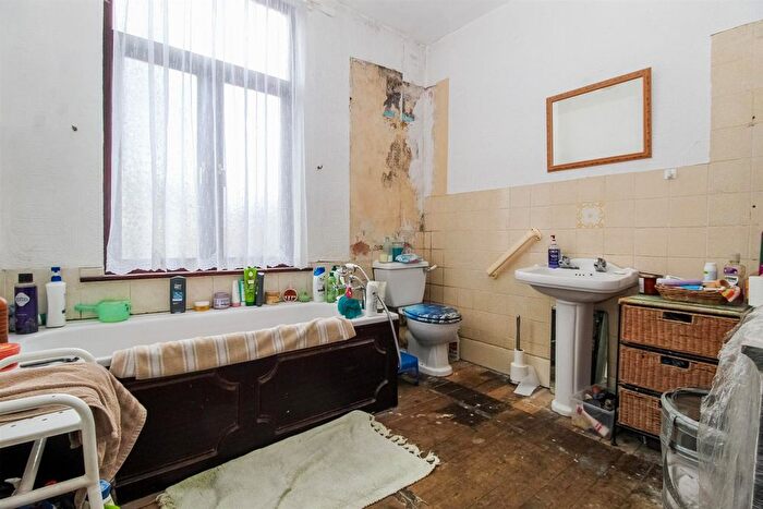 3 Bedroom Terraced House For Sale In Woodcock Street, Wakefield, WF1
