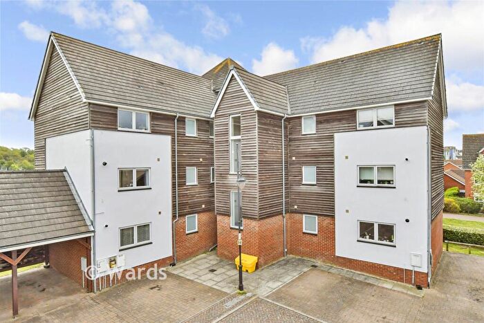 2 Bedroom Flat For Sale In Little Victory Mount, Chatham, Kent, ME4