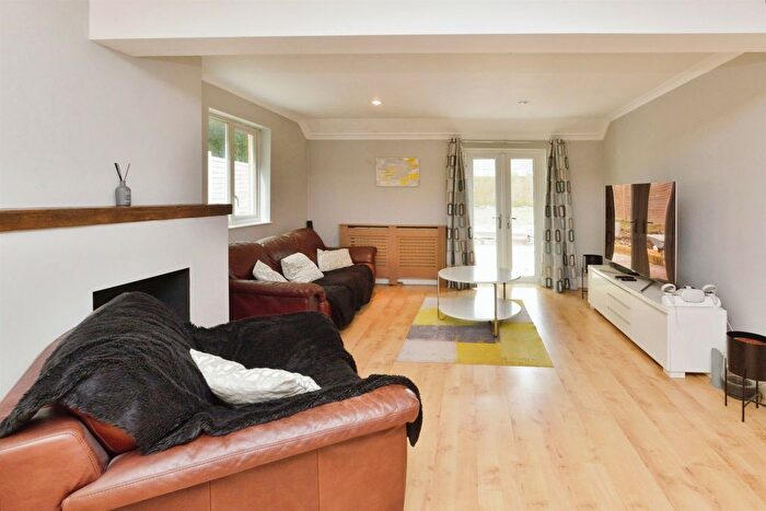 3 Bedroom End Of Terrace House For Sale In Nicholas Mead, Great Linford, Milton Keynes, MK14