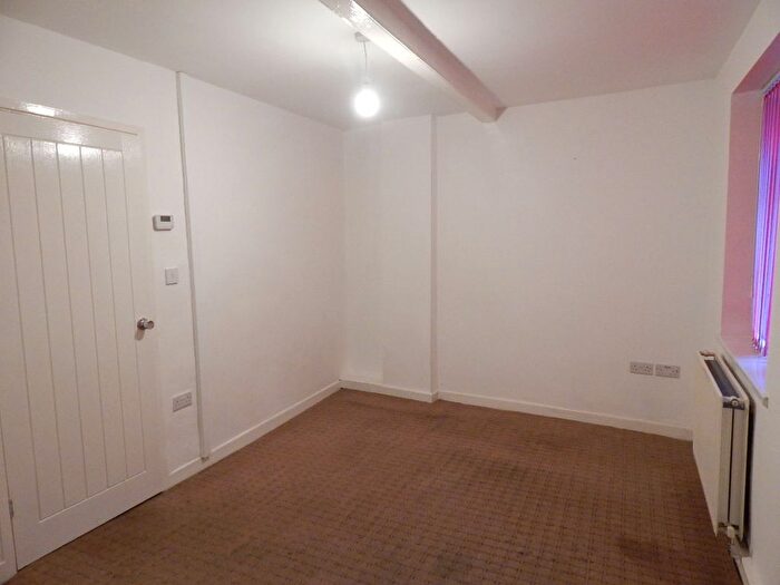 1 Bedroom Terraced House To Rent In Dewsbury Gate Road, Staincliffe, Dewsbury, WF13