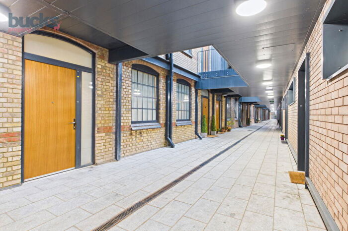 1 Bedroom Flat For Sale In Leigh Street, High Wycombe, Buckinghamshire, HP11