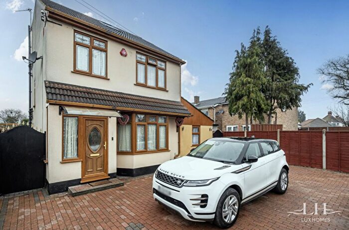 5 Bedroom Detached House For Sale In Straight Road, Romford, RM3