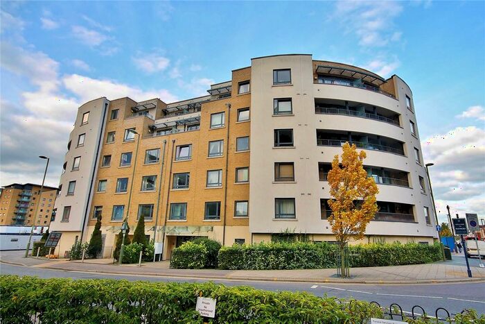 1 Bedroom Flat To Rent In Stanley Road, Woking, Surrey, GU21