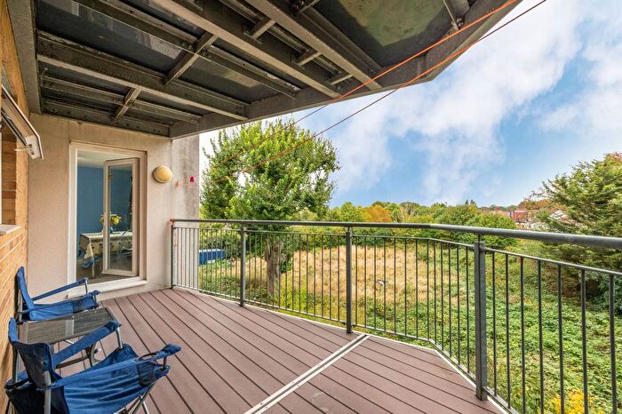 2 Bedroom Flat For Sale In Primrose Place, Isleworth, TW7