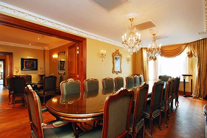 5 Bedroom Flat To Rent In Kensington Road, Kensington, London, W8