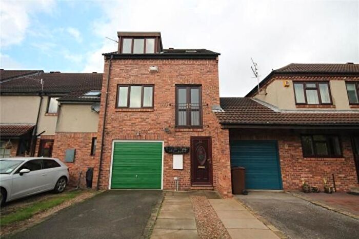 2 Bedroom Property To Rent In Baildon, Shipley, West Yorkshire, BD17