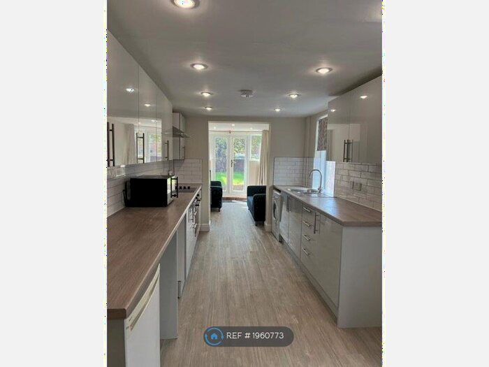 3 Bedroom End Of Terrace House To Rent In Student House Foster Hill Road, Bedford, MK40