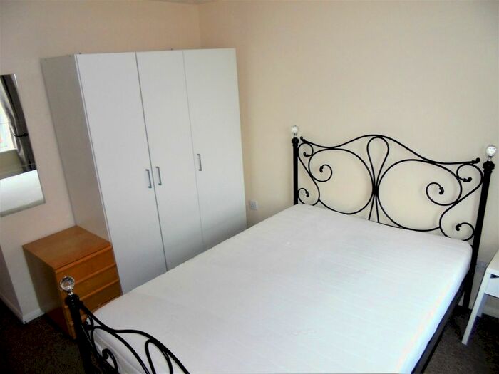 2 Bedroom Flat To Rent In Drapers Fields, Coventry, West Midlands, CV1