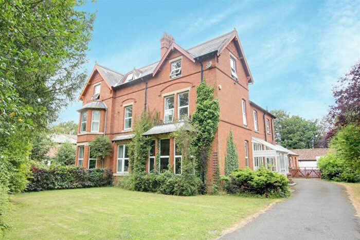 5 Bedroom Semi-Detached House For Sale In East Street, Alford, LN13