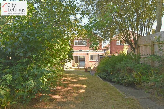 3 Bedroom Detached House To Rent In Seven Oaks Crescent, Bramcote, NG9