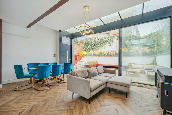 3 Bedroom Flat To Rent In Somerfield Road, London, N4