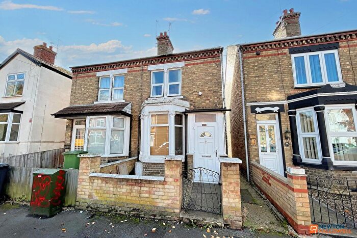 3 Bedroom Semi-Detached House To Rent In Queens Walk, Fletton, Peterborough, PE2