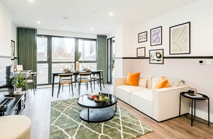 2 Bedroom Flat To Rent In Green Lanes, London, N8