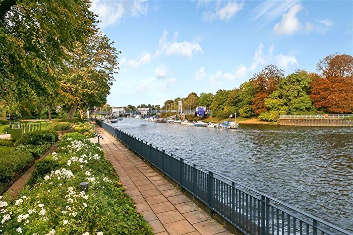 1 Bedroom Flat To Rent In Pinewood Gardens, Teddington, TW11