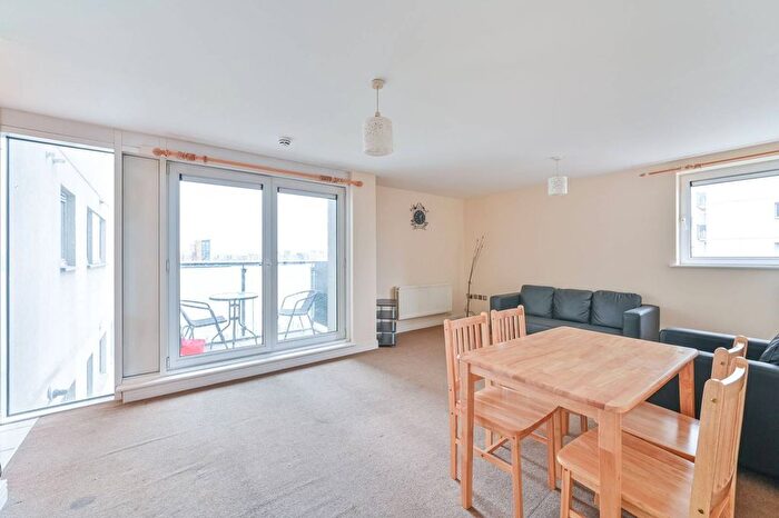 2 Bedroom Flat To Rent In Erebus Drive, Woolwich, London, SE28