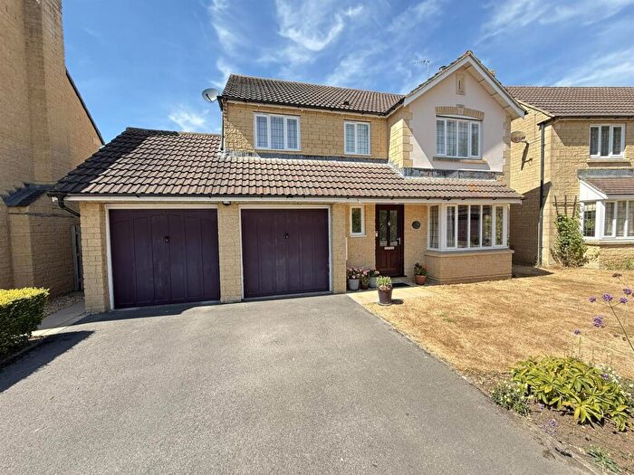 4 Bedroom Detached House For Sale In St. Mellion Close, Monkton Park, Chippenham, SN15