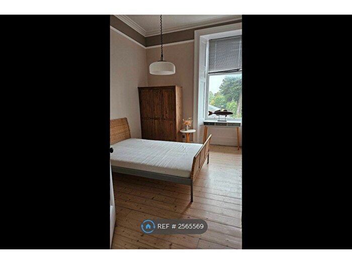 3 Bedroom Flat To Rent In Morningside Road, Edinburgh, EH10