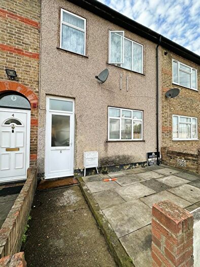 5 Bedroom Terraced House To Rent In Kyme Road Hornchurch, RM11