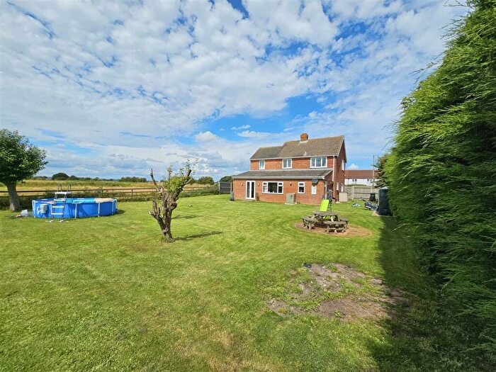 4 Bedroom Detached House For Sale In Thoresby Road, North Cotes, DN36