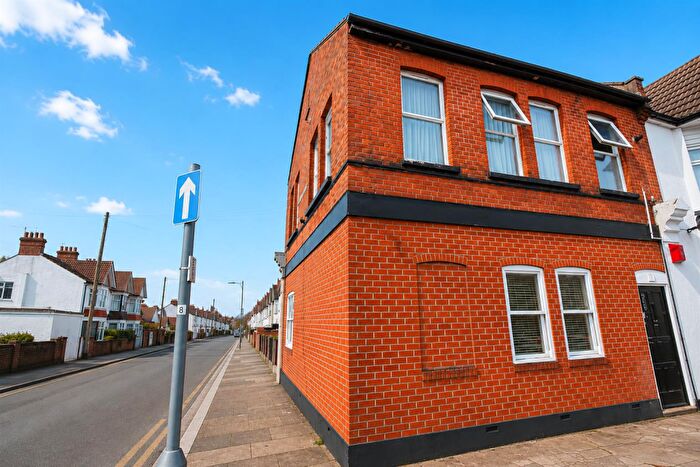 1 Bedroom Flat To Rent In Westborough Road, Westcliff On Sea, SS0