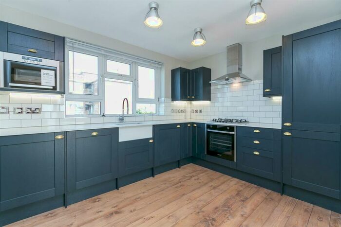 3 Bedroom Apartment To Rent In Queens Drive, Finsbury Park, N4