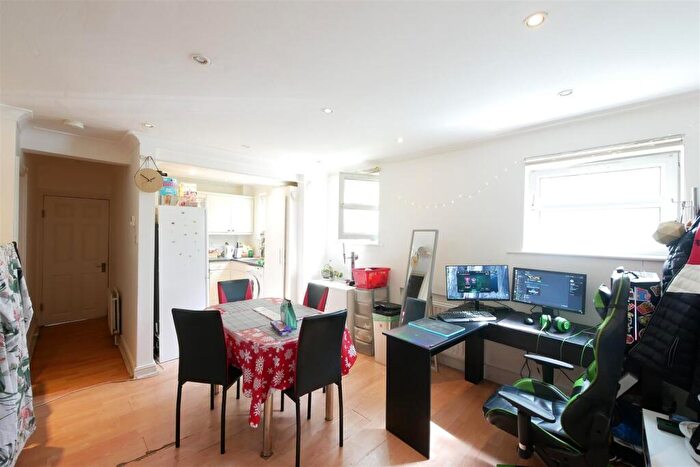 2 Bedroom Apartment To Rent In Rectory Road, Stoke Newington, N16