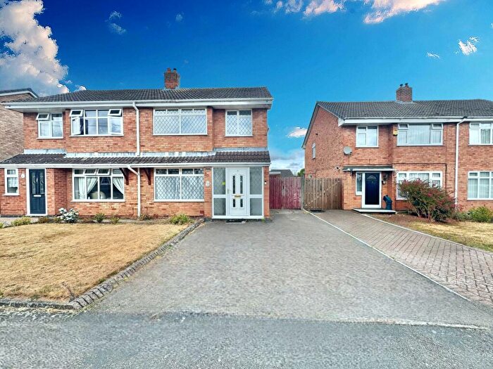 3 Bedroom Semi-Detached House To Rent In Malvern Avenue, Nuneaton, CV10