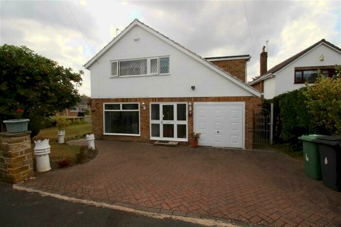 1 Bedroom Flat To Rent In Woodhall Croft, LS28